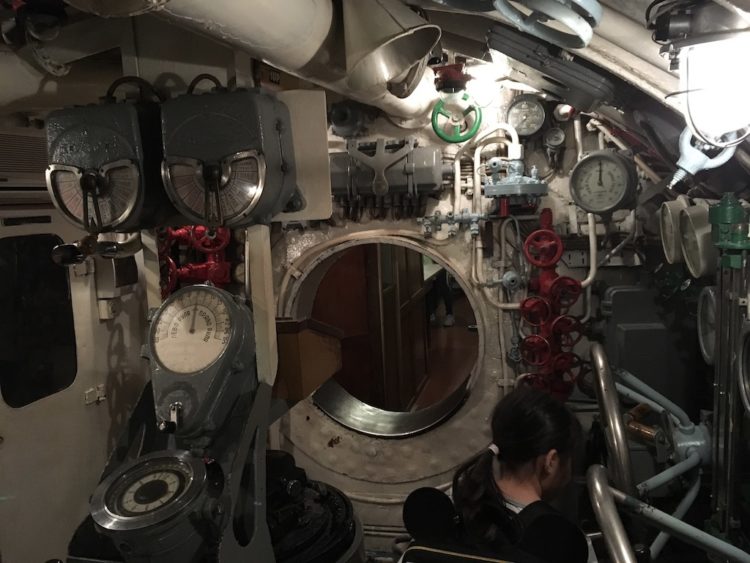 ウラジオストク潜水艦C−56博物館の潜水艦艦内