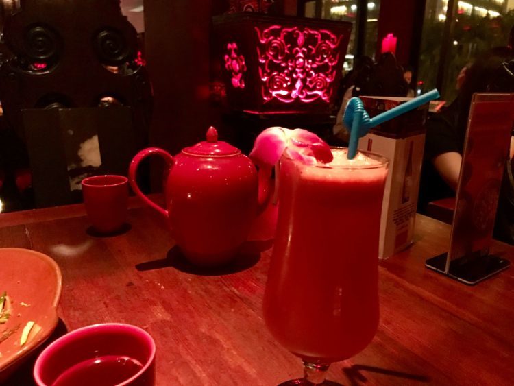 上海 外灘で絶対外せない雲南料理レストラン Lost Heavenのお茶とフレッシュジュース