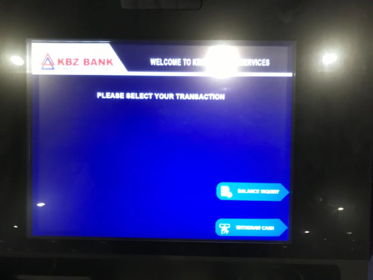 両替不要！ヤンゴン空港のKBZ BANKでのキャッシングATM操作画面