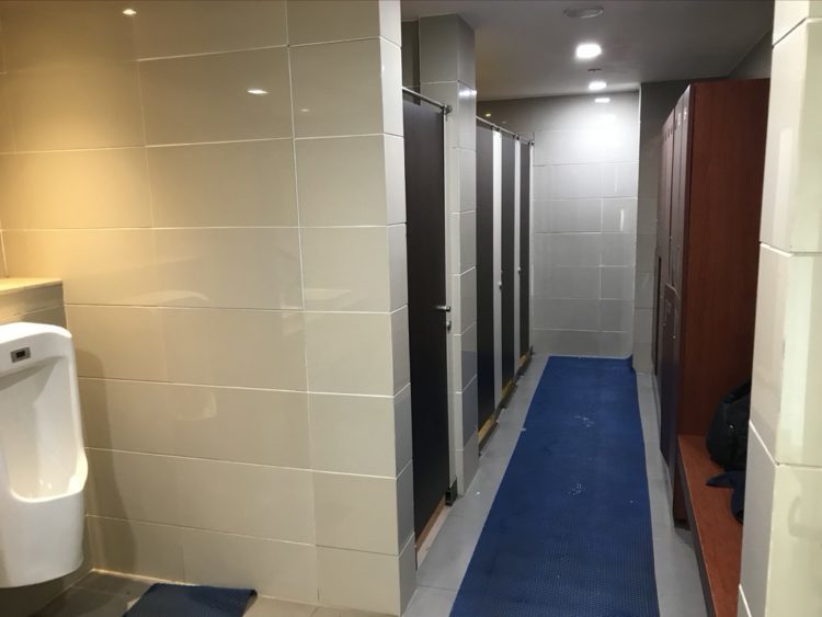 ノボテルヤンゴンマックスホテルの6階のプールの更衣室はトイレと兼用