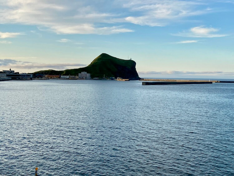 利尻島観光協会もおすすめの温泉と食事が評判の旅館雪国の海が見える部屋から見たペシ岬