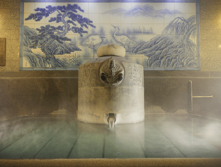湯巡り日本一周Nバン車中泊33湯目 千と千尋の神隠しのモデルともなったともいわれる道後温泉（日帰り温泉）の浴槽