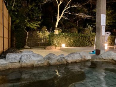 湯巡り日本一周Nバン車中泊34湯目 湯ノ浦温泉 四季の湯 ビア工房の露天風呂